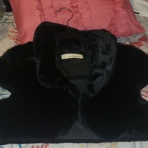 Elegant Black Faux Fur Wrap
